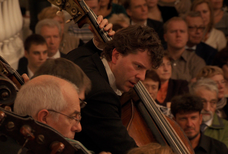 Around the World in 50 Concerts. 2014. Netherlands. Directed by Heddy Honigmann. Courtesy of Cobos Films