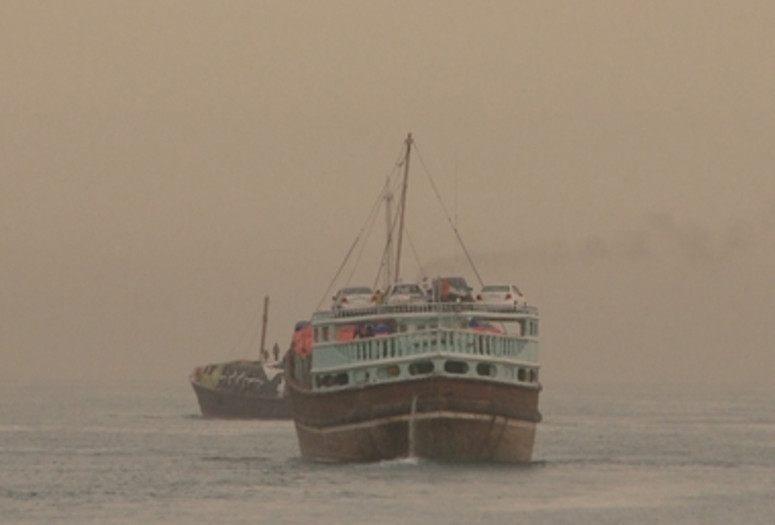 From Gulf to Gulf to Gulf. 2013. India. Directed by Shaina Anand and Ashok Sukumaran (CAMP). Courtesy the filmmakers