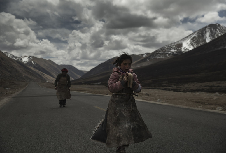 Kang Rinposhe (Paths of the Soul). China. 2015. Directed by Zhang Yang. Courtesy of Icarus Films and KimStim