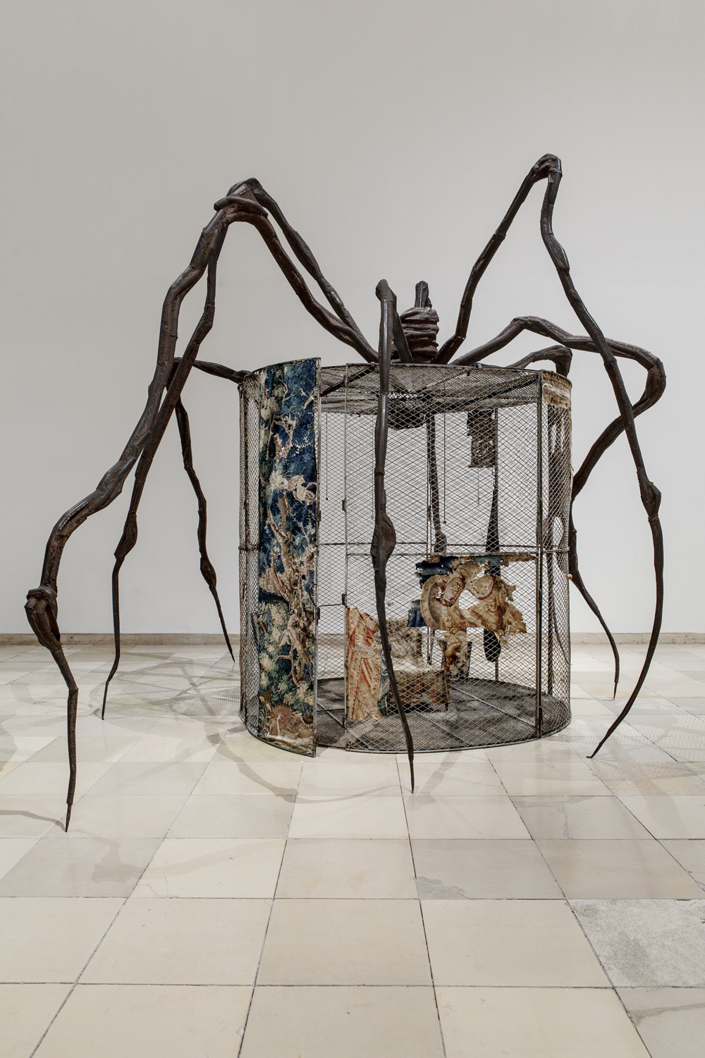 _Spider (Cell),_ 1997. Steel, tapestry, wood, glass, fabric, rubber, silver, gold, and bone. Collection The Easton Foundation, New York. © 2017 The Easton Foundation/Licensed by VAGA, NY. LN2017.737