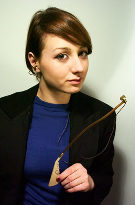 Synnøve Fredericks
Central Saint Martins College of Art and Design
Doffing Headphone. Concept. 2006