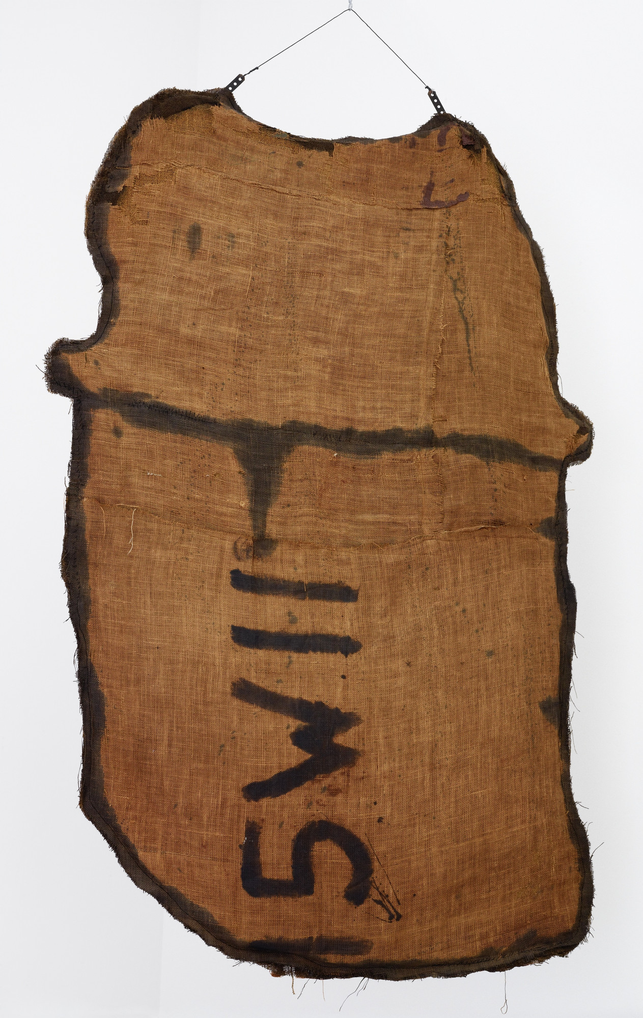 Street Head III (Profile with Hat)
Date: 1960
Medium: Burlap and newspaper, painted with casein
Dimensions: 6' 3" x 46" x 7" (193 x 116.8 x 17.8 cm)
Credit Line: Museum Ludwig Cologne / Peter und Irene Ludwig Stiftung
