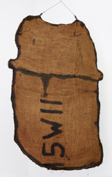 Street Head III (Profile with Hat)
Date: 1960
Medium: Burlap and newspaper, painted with casein
Dimensions: 6' 3" x 46" x 7" (193 x 116.8 x 17.8 cm)
Credit Line: Museum Ludwig Cologne / Peter und Irene Ludwig Stiftung