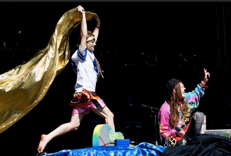 Lune The Center with Linnea Martinsson and Mårten Spångberg. Image courtesy of the artist.