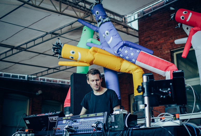 Warm Up on August 1, 2015, presented at MoMA PS1 as part of Warm Up 2015. Photo courtesy of MoMA PS1.