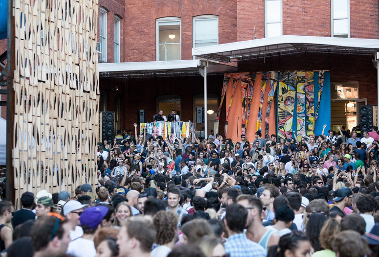 Warm Up on August 24, 2013, presented at MoMA PS1 as part of Warm Up 2013. Photo courtesy of MoMA PS1.
