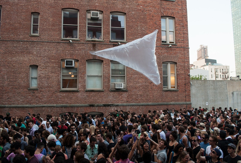 Warm Up on September 1, 2012, presented at MoMA PS1 as part of Warm Up 2012. Photo courtesy of MoMA PS1.