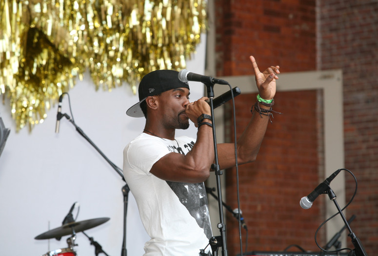 Warm Up on July 24, 2010, presented at MoMA PS1 as part of Warm Up 2010. Photo by Brett Messenger.