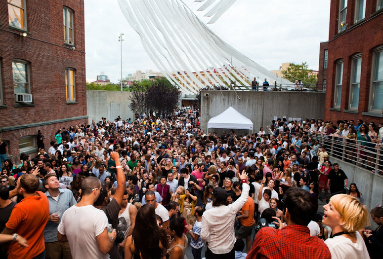 Warm Up on September 10, 2011, presented at MoMA PS1 as part of Warm Up 2011. Photo by Erin Kornfeld.