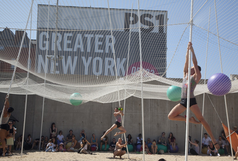 Warm Up on August 28, 2010, presented at MoMA PS1 as part of Warm Up 2010. Photo by Zach Dilgard.
