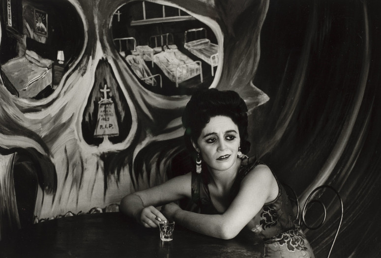 Graciela Iturbide. Ciudad de México (Mexico City). 1969. Gelatin silver print, 8 1/16 × 12 3/16" (20.5 × 31 cm). Acquired through the generosity of Clark B. Winter, Jr. © 2020 Graciela Iturbide