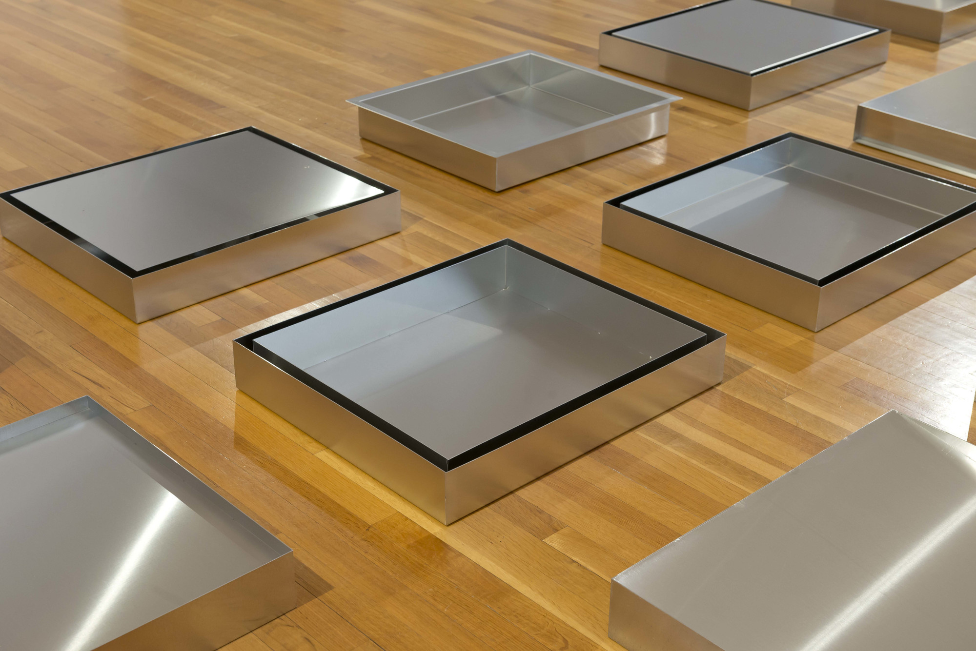 Donald Judd. _Untitled_.1976-1977. Stainless steel. 21 units, each 4 × 27 × 23" (10.2 × 68.6 × 58.4 cm), with 13.5" (34.3 cm)
intervals. Overall: 4 × 108 × 230" (10.2 × 274.3 × 584.2 cm). Collection of the Des Moines Art Center. Purchased with funds from the 