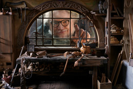 Guillermo del Toro en el set de filmación de Pinocho de Guillermo del Toro, 2022. Foto por cortesía de Jason Schmidt/Netflix