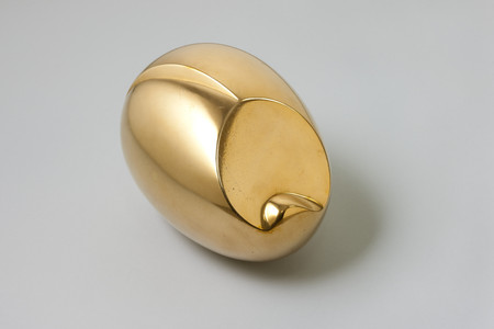 Constantin Brancusi. The Newborn. version I, 1920 (close to the marble of 1915). Bronze, 5 3/4 × 8 1/4 × 5 3/4" (14.6 × 21 × 14.6 cm). The Museum of Modern Art, New York. Acquired through the Lillie P. Bliss Bequest (by exchange). © Succession Brancusi - All rights reserved (ARS) 2018