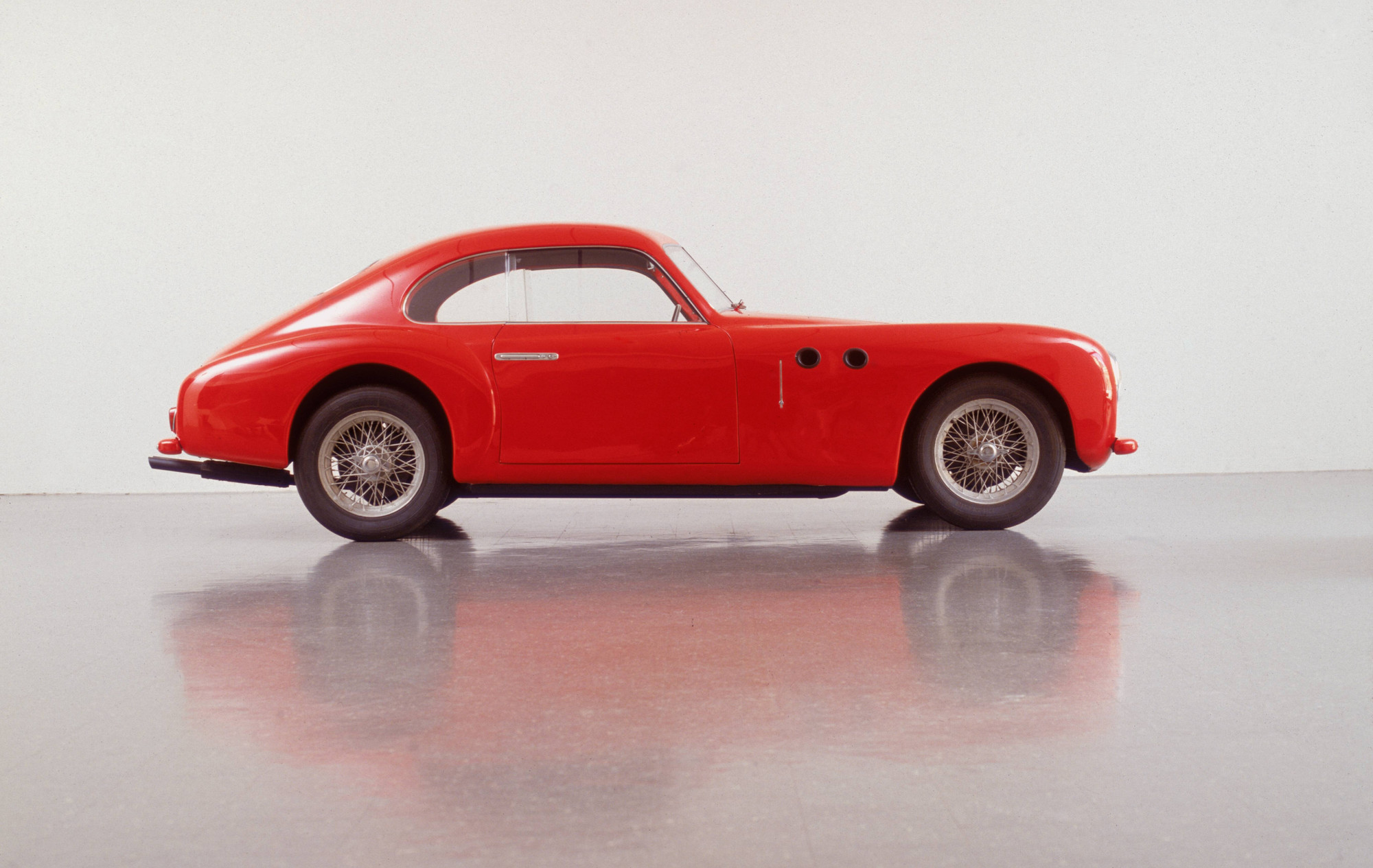 Introduction to _AUTObodies: speed, sport, transport_