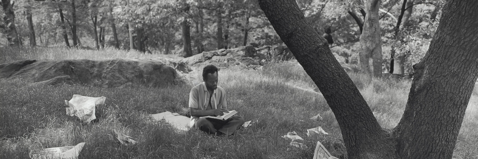 Tod Papageorge. Central Park. 1989. Gelatin silver print, 15 5/16 × 22 13/16" (38.9 x 57.9 cm). The Museum of Modern Art, New York. The Gayle Greenhill Collection. © 2025 Tod Papageorge