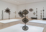 Installation view of the exhibition "Ruth Asawa: A Retrospective" October 19, 2025–February 7, 2026. IN2602.33. Photograph by Jonathan Dorado.