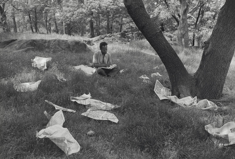 Tod Papageorge. Central Park. 1989. Gelatin silver print. The Museum of Modern Art, New York. The Gayle Greenhill Collection. © 2025 Tod Papageorge