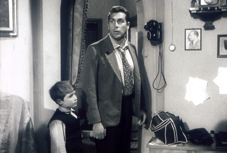 La Finestra sul Luna Park (The Window to Luna Park). 1957. Italy/France. Directed by Luigi Comencini. Courtesy Surf Film