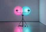 Amalia Pica. Venn Diagrams (Under the Spotlight). 2011. Proyectores y sensores de movimiento, dimensiones variables. The Museum of Modern Art, New York. Donación de Patricia Phelps de Cisneros a través del Fondo Latinoamericano y del Caribe en honor a Stuart Comer