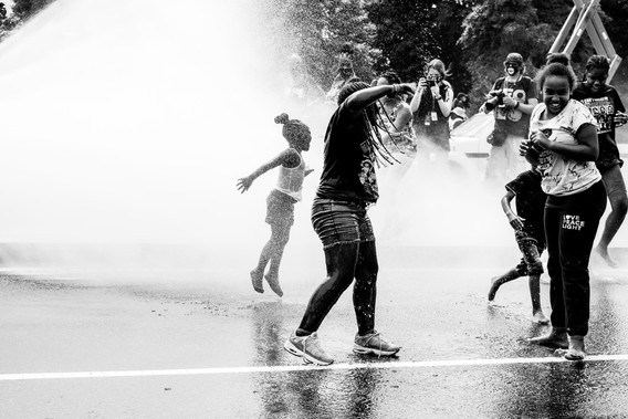 Framing Communities with Storytelling