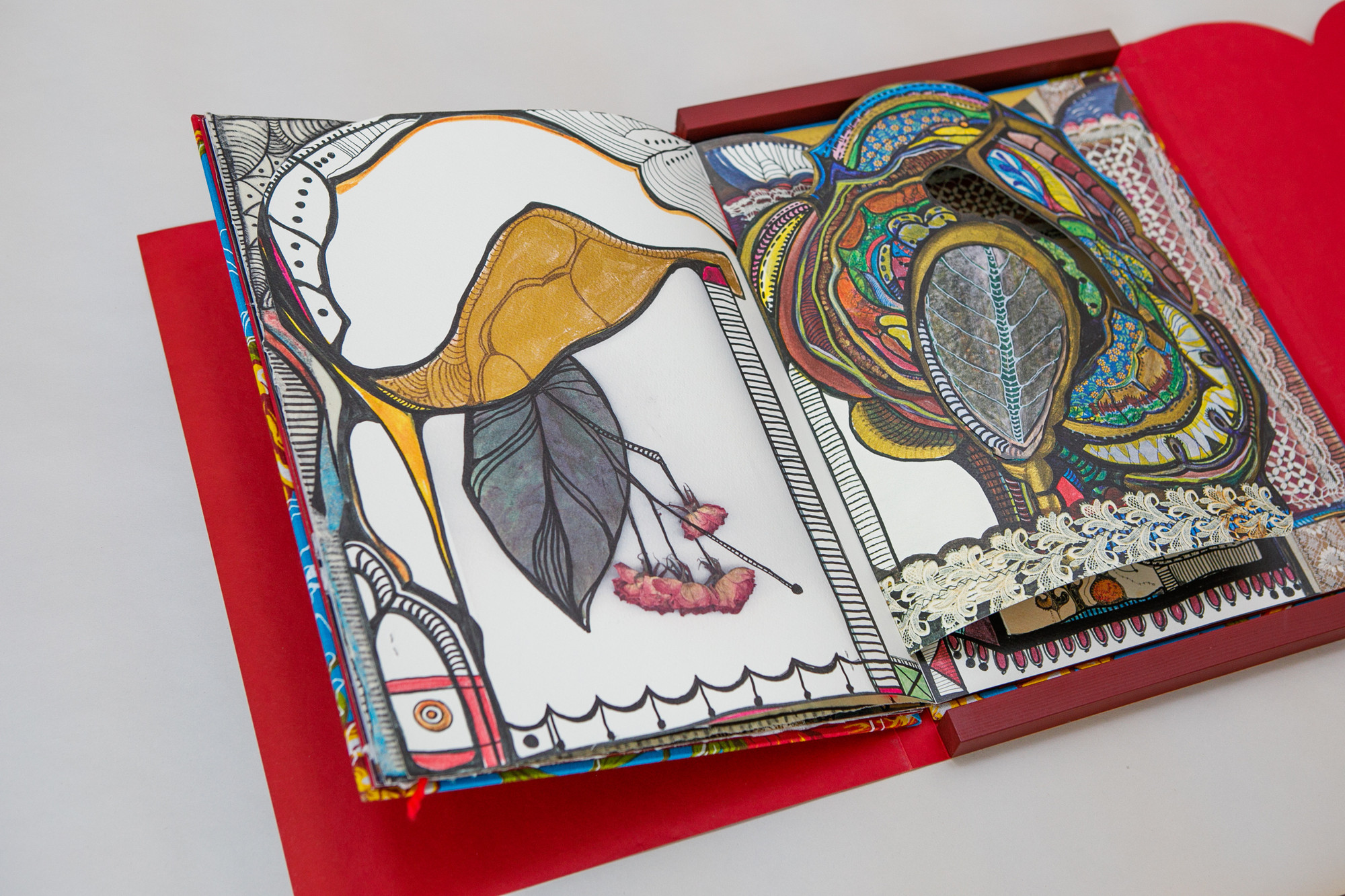 Page spread, Laurie Lambrecht, Um poema desenhado, 2024