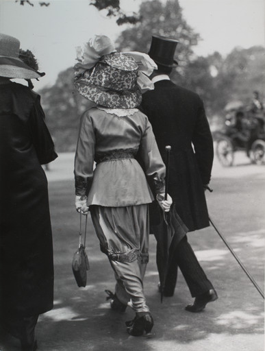 Jacques-Henri Lartigue. Avenue du Bois de Boulogne, Paris. 1910