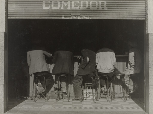Manuel Álvarez Bravo. Los agachados (The Crouched Ones). 1934