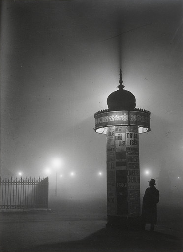 Brassaï (Gyula Halász). A Morris column in the fog, Avenue de l'Observatoire. 1934