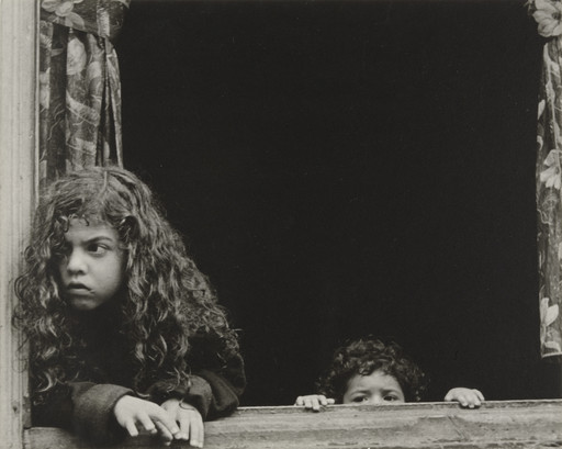 Helen Levitt. New York. 1939