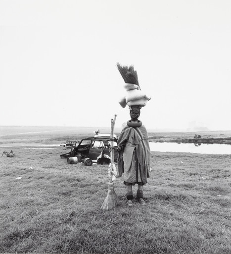 David Goldblatt. Ndebele Broom Seller, Soweto, South Africa. 1972