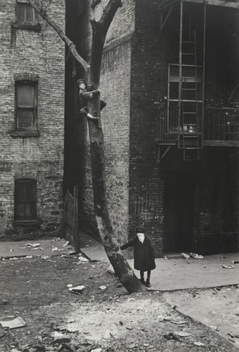 Helen Levitt. New York. 1938