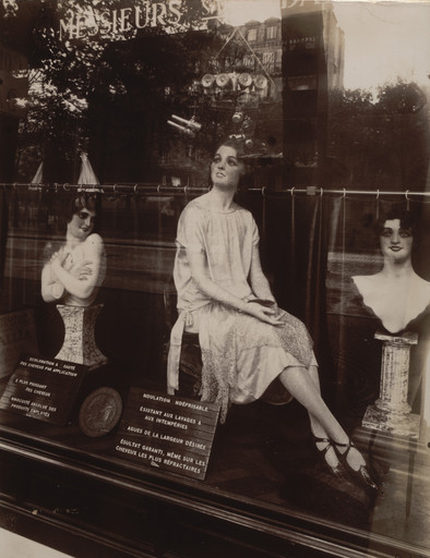 Eugène Atget. Coiffeur, avenue de l'Observatoire. 1926