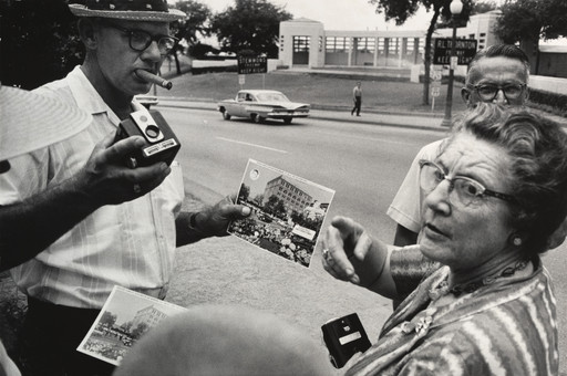 Garry Winogrand. Dealey Plaza, Dallas. 1964