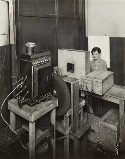 Unidentified photographer. "The Television Transmitting Apparatus". 1928