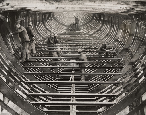 Times Wide World Photos. "The Hull that Carries the Hopes of British Yachtsmen". 1934