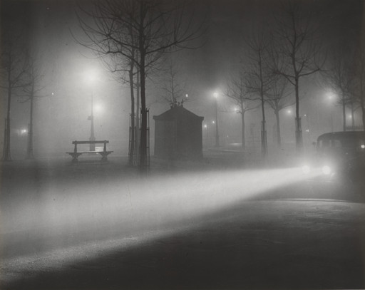 Brassaï (Gyula Halász). Avenue de l'Observatoire. (Brouillard sur Paris, avenue de l'Observatoire). 1934