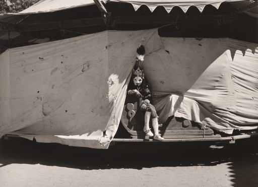 Graciela Iturbide. Volatin, San Martin de Ticajete, Oaxaca, Mexico (Merry-Go-Round, Saint Martin Tilcajete, Oaxaca). 1976