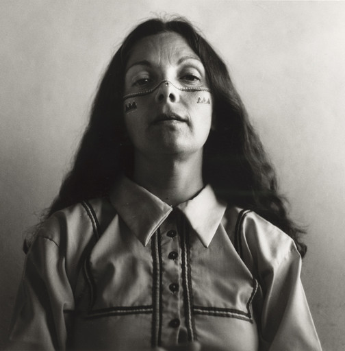 Graciela Iturbide. Autorretrato como Seri, Desierto de Sonora (Self-Portrait as Seri, Sonoran Desert). 1979