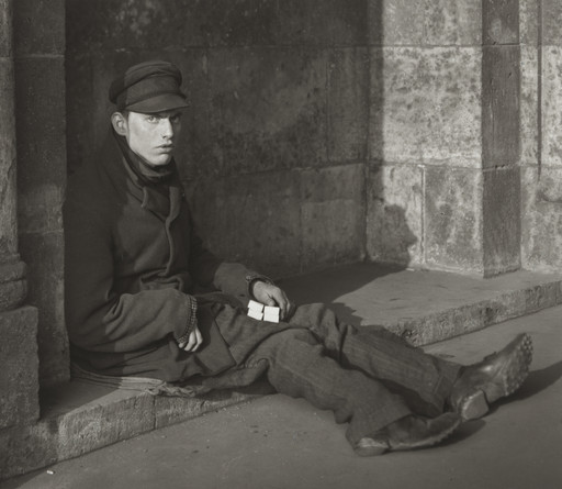 August Sander. Match-seller. 1927