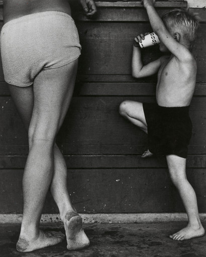 Yasuhiro Ishimoto. Untitled from the series Chicago. 1950