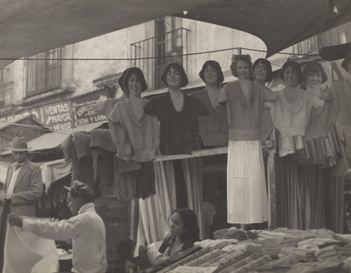 Manuel Álvarez Bravo. Maniquís riendo (Laughing Mannequins). 1930