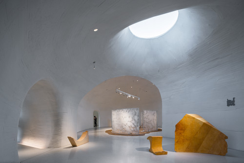 Li Hu, Huang Wenjing, Photograph by Wu Qingshan. UCCA Dune Art Museum, Aranya, Hebei, China. 2015–2018