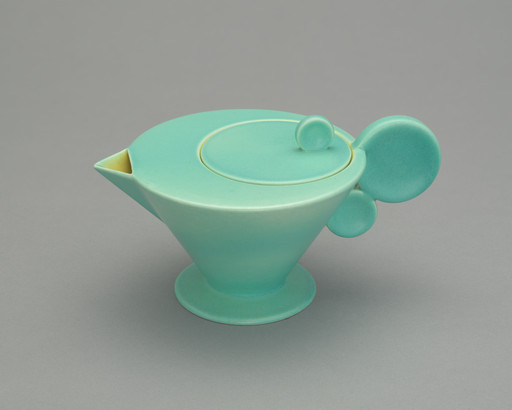 Margarete (Grete) Heymann Loebenstein Marks. Scheibenhenkel (Disk handle) teapot. 1929–1930