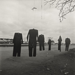 Jo Ractliffe. Roadside stall on the way to Viana from the series Terreno Ocupado. 2007