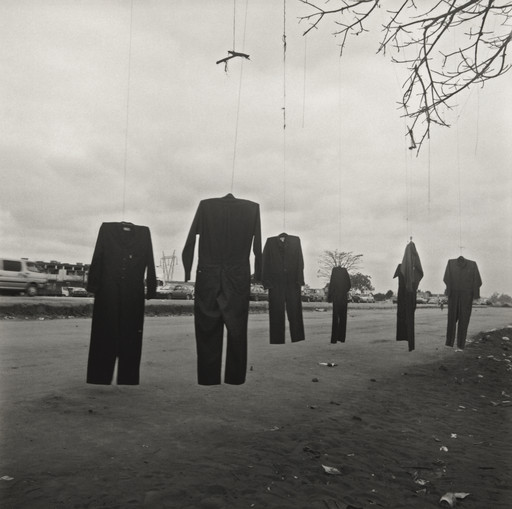 Jo Ractliffe. Roadside stall on the way to Viana from the series Terreno Ocupado. 2007